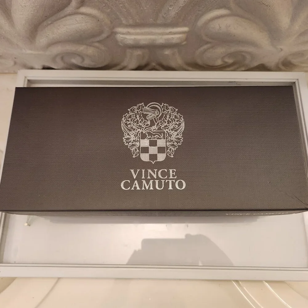Vince Camuto Bowmel Flats. NIB. Cream Tan Napa. Size 5.5. NIB